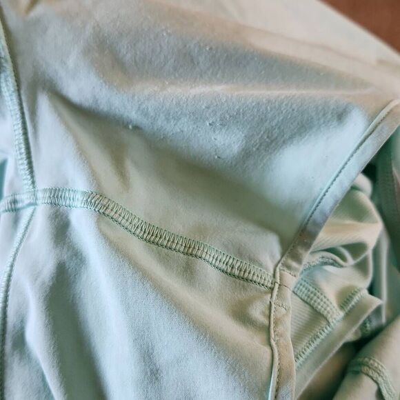 Lululemon Hotty Hot Short II Long 4" Size 6 Tall - Picture 6 of 6